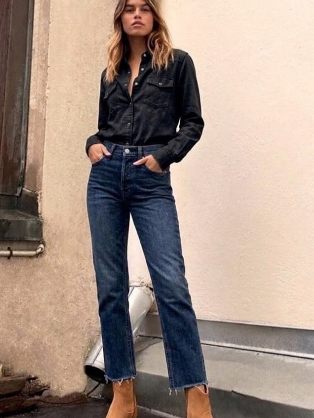 Aritzia Denim Forum The Arlo High Rise Straight Size 24 Dark Wash Raw Hem